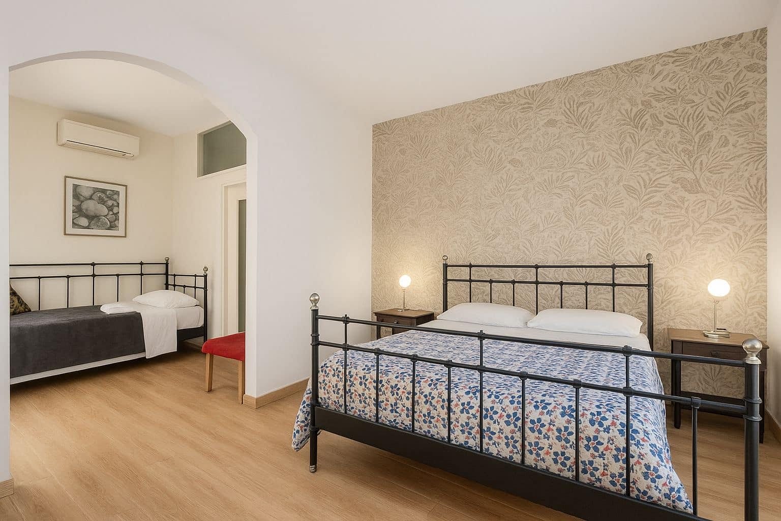 Camera familiare con bagno privato e terrazzo, Spaziosa e luminosa, ideale per le famiglie