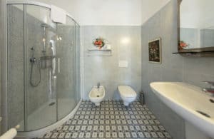 bb-a-treviso-madam-upstairs-bafroom-suite-room